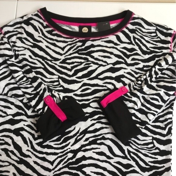 NWT Jones New York Sport Black White Zebra Stripe Pink Contrast Top Size PM - Picture 5 of 12